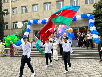 Gəncənin ümumtəhsil məktəblərində “Son zəng”  tədbirləri keçirilib