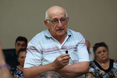 Niyazi Bayramov 31 nömrəli tam orta məktəbdə sakinlərlə görüşüb