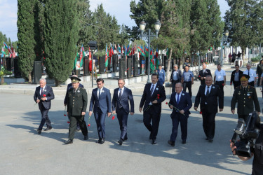 Gəncədə 26 İyun – Silahlı Qüvvələr Gününə həsr olunmuş təntənəli bayram tədbiri keçirilib