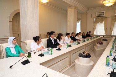 Gəncədə yüksək bal toplayan məzunlarla görüş keçirilib