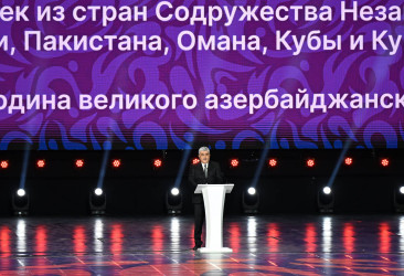 İlham Əliyev və birinci xanım Mehriban Əliyeva Gəncədə keçirilən III MDB Oyunlarının təntənəli açılış mərasimini izləyiblər