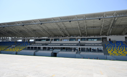 Prezident İlham Əliyev və birinci xanım Mehriban Əliyeva Gəncə şəhər stadionunda tikinti işlərinin gedişi ilə tanış olublar