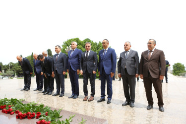 Gəncədə Ulu Öndər Heydər Əliyevin 102-ci ildönümünə həsr olunmuş dəyirmi masa keçirilib