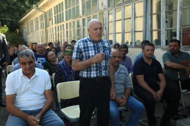 Niyazi Bayramov Hacıkənd qəsəbəsinin sakinləri ilə görüşüb