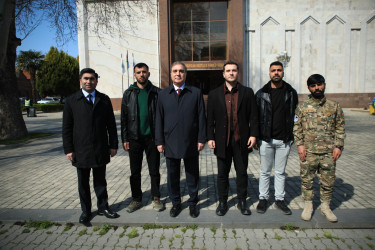 Niyazi Bayramov asudə vaxtında şəhər sakinləri ilə görüşüb