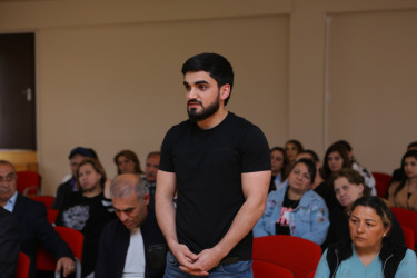 Niyazi Bayramov 14 nömrəli tam orta məktəbdə vətəndaşlarla görüşüb