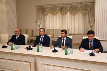 Gəncədə yüksək bal toplayan məzunlarla görüş keçirilib