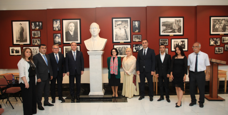 “İpək Yolu” Beynəlxalq Musiqi Festivalı çərçivəsində ziyalılarla görüş keçirilib