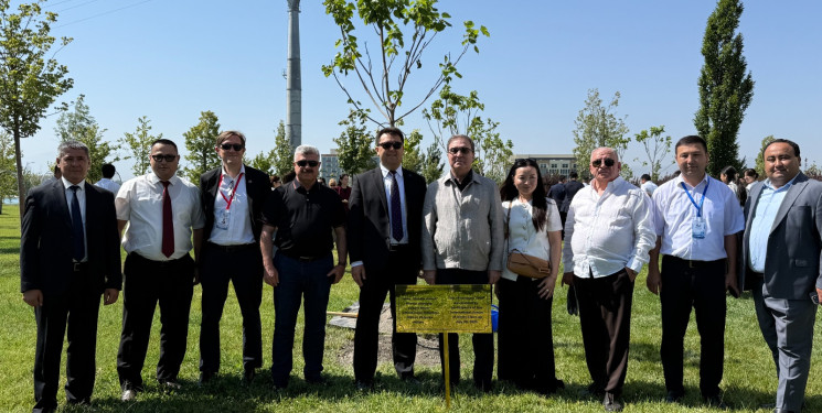 Niyazi Bayramov Səmərqənd şəhərində “Qardaş şəhərlər” I Beynəlxalq Forumu çərçivəsində keçirilən ağacəkmə aksiyasında iştirak edib