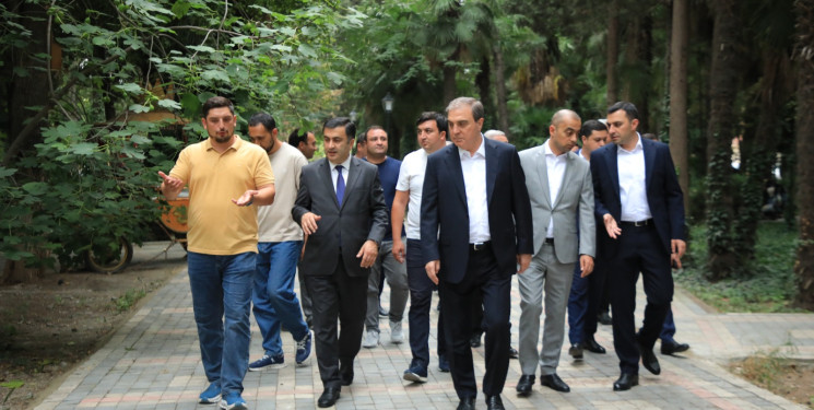 Niyazi Bayramov şəhərin bir sıra park və istirahət məkanlarına baxış keçirib