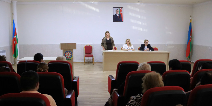 Gəncədə erkən yaşda hamiləlik və ev doğuşlarının qarşısının alınması ilə bağlı maarifləndirici tədbir keçirilib