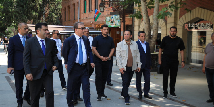 Niyazi Bayramov şəhərdə aparılan abadlıq işlərinə mütəmadi baxış keçirir