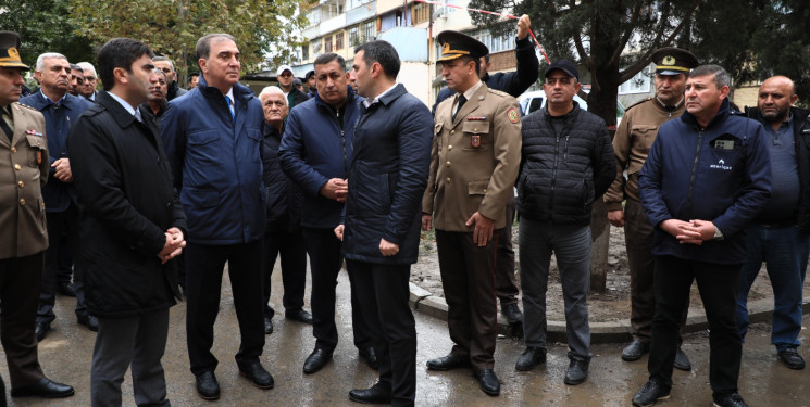 Niyazi Bayramov hadisə yerinə gələrək partlayış baş verən binadakı vəziyyətlə yerində tanış olub