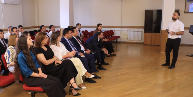 Gəncədə dövlət qulluqçuları üçün təlimlər keçirilib