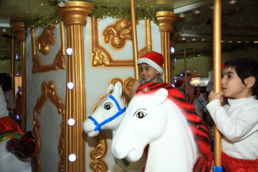 Niyazi Bayramov uşaq evinin sakinlərini bayram münasibətilə təbrik edib