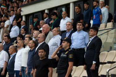 Niyazi Bayramov şəhid övladları ilə birgə “Kəpəz” – “Turan-Tovuz” oyununu izləyib