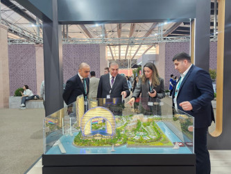 Niyazi Bayramov "Urban Expo" sərgisində Azərbaycan pavilyonu ilə tanış olub