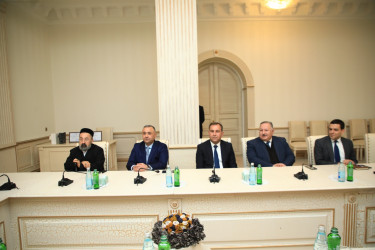 Niyazi Bayramov Hacı Tahir Abbasovu və Qoşqar Məmmədovu təbrik edib