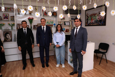 Niyazi Bayramov ali məktəbə qəbul olan uşaq evi sakini ilə görüşüb