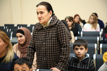 Niyazi Bayramov 10 nömrəli tam orta məktəbdə vətəndaşlarla görüşüb