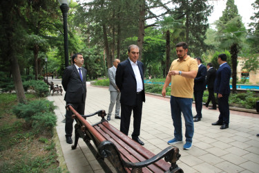 Niyazi Bayramov şəhərin bir sıra park və istirahət məkanlarına baxış keçirib