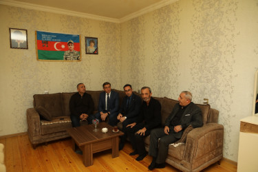 Gəncədə antiterror əməliyyatı zamanı şəhid olan hərbi qulluqçuların ailələri ziyarət edilib
