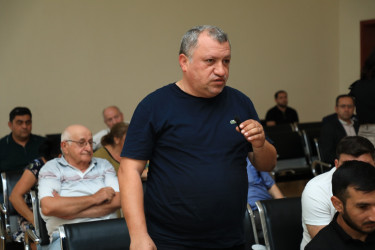 Niyazi Bayramov 31 nömrəli tam orta məktəbdə sakinlərlə görüşüb