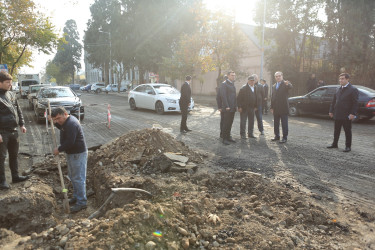 Gəncənin müxtəlif ərazilərində asfaltlanma işləri aparılır