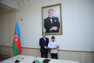 Niyazi Bayramov müxtəlif idman növləri üzrə yüksək nəticələr göstərən idmançılarla görüşüb