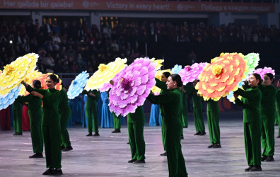 İlham Əliyev və birinci xanım Mehriban Əliyeva Gəncədə keçirilən III MDB Oyunlarının təntənəli açılış mərasimini izləyiblər