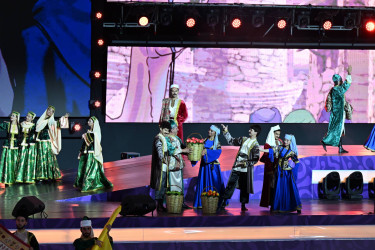 İlham Əliyev və birinci xanım Mehriban Əliyeva Gəncədə keçirilən III MDB Oyunlarının təntənəli açılış mərasimini izləyiblər