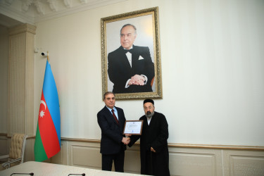 Niyazi Bayramov Hacı Tahir Abbasovu və Qoşqar Məmmədovu təbrik edib