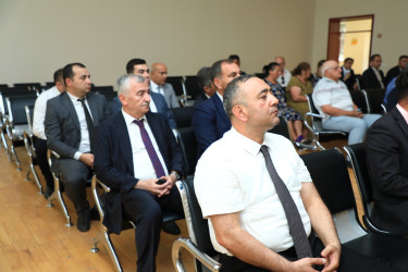 Niyazi Bayramov 31 nömrəli tam orta məktəbdə sakinlərlə görüşüb