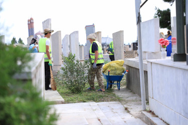 “İmamzadə” qəbirstanlığında iməcilik aksiyası təşkil olunub