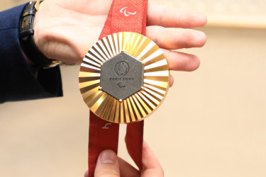 Niyazi Bayramov Paris-2024 Yay Paralimpiya Oyunlarında qızıl medal qazanan İmaməddin Xəlilovla görüşüb