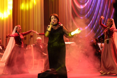 Gəncə Dövlət Filarmoniyası Rəşid Behbudovun əziz xatirəsinə  həsr olunmuş konsert proqramı təqdim edib