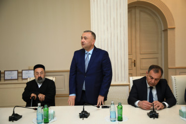 Niyazi Bayramov Hacı Tahir Abbasovu və Qoşqar Məmmədovu təbrik edib