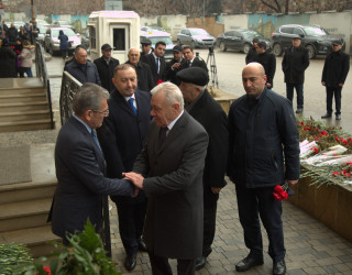 Türkiyənin Gəncədəki Baş Konsulluğunda qardaş ölkədə baş vermiş zəlzələ nəticəsində həlak olanların xatirəsi yad edilir