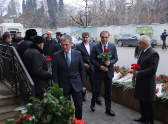 Türkiyənin Gəncədəki Baş Konsulluğunda qardaş ölkədə baş vermiş zəlzələ nəticəsində həlak olanların xatirəsi yad edilir