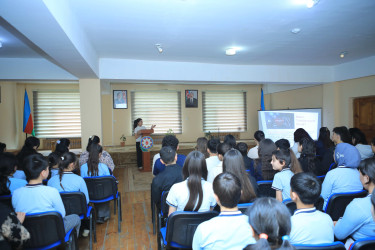 Şagirdlərlə “Rəqəmsal dünyada təhlükəsizlik” mövzusu müzakirə olunub