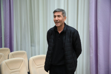 Niyazi Bayramov 18 nömrəli tam orta məktəbdə vətəndaşlarla görüşüb