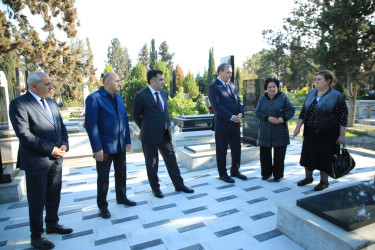 Niyazi Bayramov Şəhidlər xiyabanında aparılan təmir işləri ilə yerində tanış olub