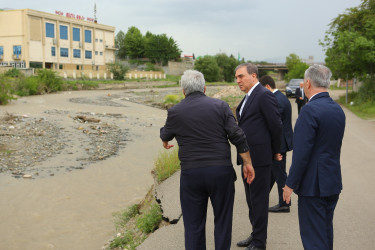 Niyazi Bayramov Gəncəçayın məcrasında sel sularının yaratdığı fəsada yerində baxış keçirib