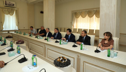 Gəncədə inventarlaşdırılmış quru və qəzalı ağacların götürülməsi ilə bağlı ictimai dinləmə keçirilib