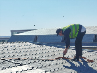 Gəncədə güclü küləyin vurduğu ziyanın aradan qaldırılması istiqamətində aparılan təmir-bərpa işləri davam edir