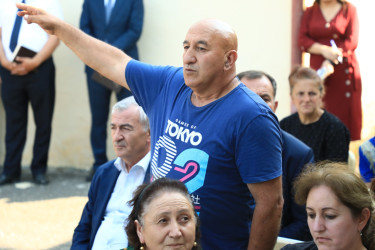 Niyazi Bayramov Hacıkənd qəsəbəsinin sakinləri ilə görüşüb