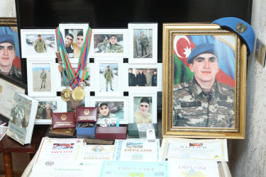 Gəncədə antiterror əməliyyatı zamanı şəhid olan hərbi qulluqçuların ailələri ziyarət edilib