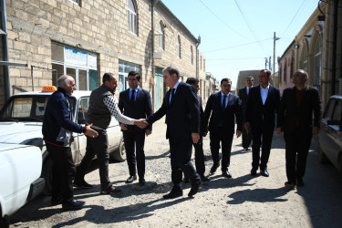 Niyazi Bayramov asudə vaxtında vətəndaşlarla görüşərək onların müraciətlərini dinləyib