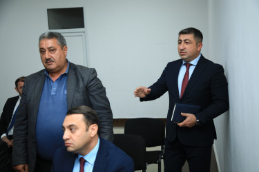 Niyazi Bayramov 26 nömrəli məktəb-lisey kompleksində sakinlərlə görüşüb