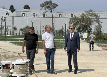 Niyazi Bayramov Gəncədə aparılan təmir-tikinti işlərinin gedişatı ilə yerində maraqlanıb